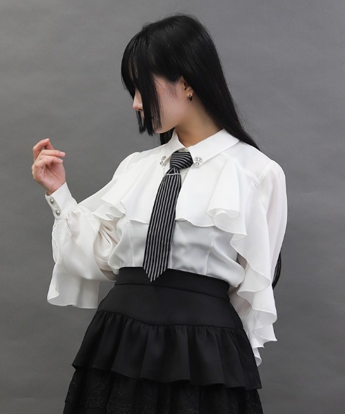 axes femme(アクシーズファム)の「タイ付ラッフルフリル長袖BL(シャツ/ブラウス・レディース・ワイン/ホワイト/ブラック・MEDIUM)」の1枚目の写真