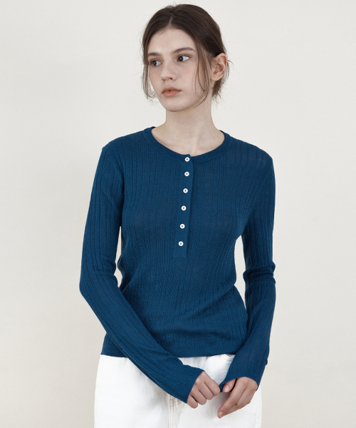 WEDNESDAYOASISFORWOMEN(ウェンズデー オアシス フォー ウーマン)の「ベロ リブ ヘンリーネック ニット_BLUE(WCB6KN115)(ニット/セーター・レディース・ブルー・FREE)」の2枚目の写真