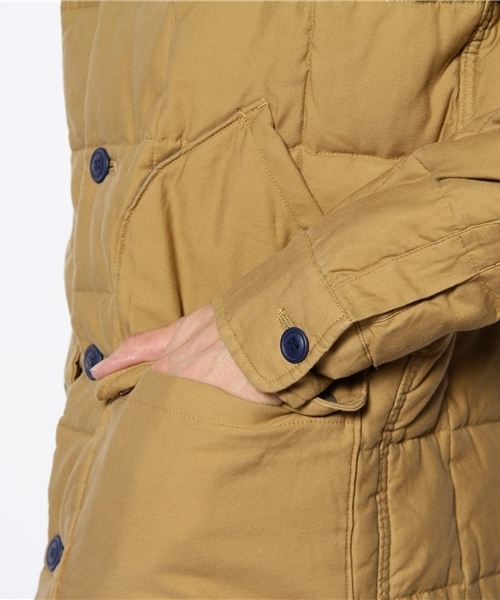 R.NEWBOLD（アールニューボールド）の「OLD&NEW/DOWN SHIRT/215000（ダウンジャケット/コート・メンズ・ベージュ/ネイビー・MEDIUM/LARGE/X-LARGE）」の7枚目の写真