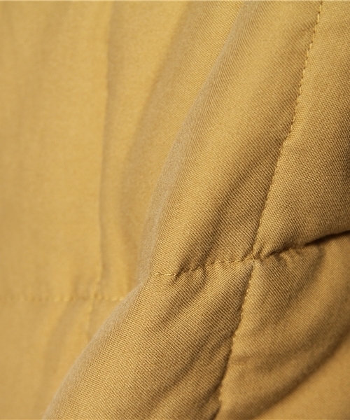R.NEWBOLD（アールニューボールド）の「OLD&NEW/DOWN SHIRT/215000（ダウンジャケット/コート・メンズ・ベージュ/ネイビー・MEDIUM/LARGE/X-LARGE）」の8枚目の写真