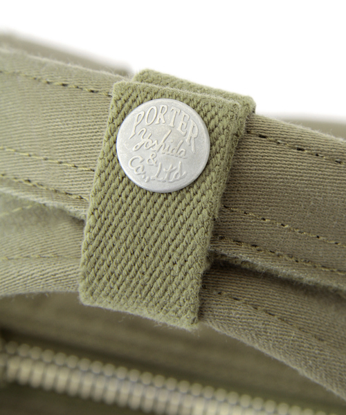 PORTER(ポーター)の「PORTER PEACE BOSTON BAG MEDIUM <B印 YOSHIDA SELECT>(ボストンバッグ・メンズ・ブラック/ベージュ/オリーブ・ONE SIZE)」の13枚目の写真