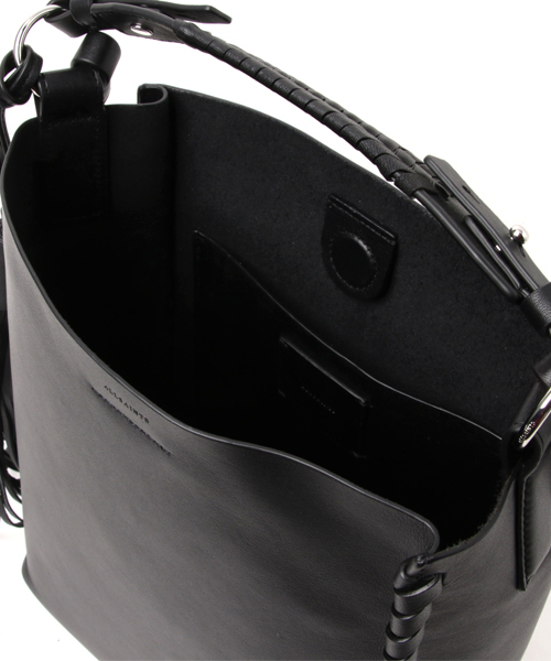 ALLSAINTS(オールセインツ)の「KEPI SHOULDER BAG | 2WAYショルダーバッグ(ショルダーバッグ・レディース・ブラック/レッド・ONE SIZE)」の7枚目の写真