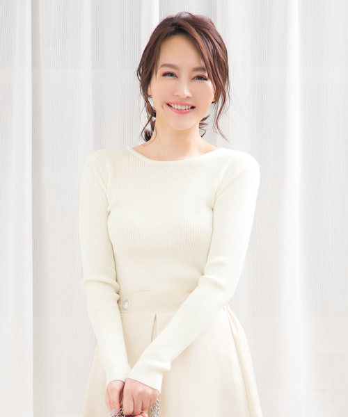 KOBE LETTUCE（コウベレタス）の「いつものITEMもLadyなデザインで差をつけて♪前後2WAY！レースアップデザイン細リブニットトップス/レディースセーター/長袖[C3051]神戸レタス（ニット/セーター・レディース・オフホワイト/ピンク/グレー/ブラック・FREE）」の2枚目の写真