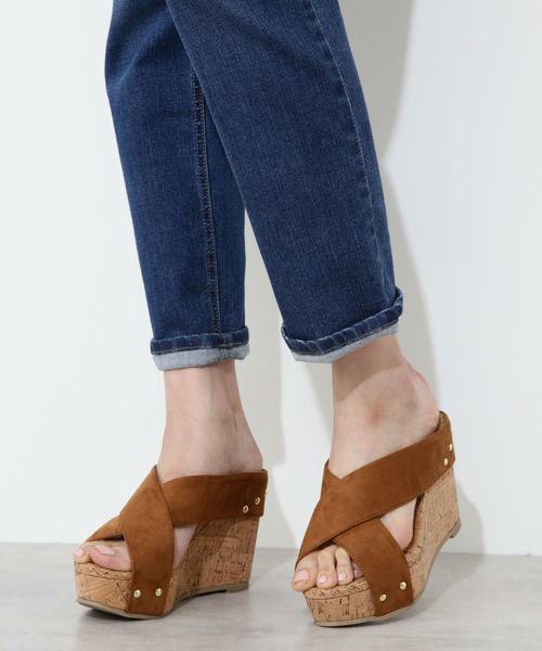 NATURAL BEAUTY BASIC(ナチュラルビューティーベーシック)の「クロスコルクミュール(サンダル・レディース・ホワイト/ベージュ系その他/ピンク・LARGE/MEDIUM/SMALL)」の3枚目の写真