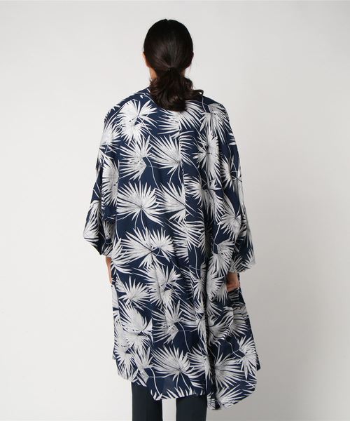 MinoriTY（マイノリティ）の「リーフ柄ＢＩＧシルエットドレープガウン（カーディガン/ボレロ・メンズ・ブラック/マスタード/ブルー系その他/ブルー系その他2・FREE）」の6枚目の写真