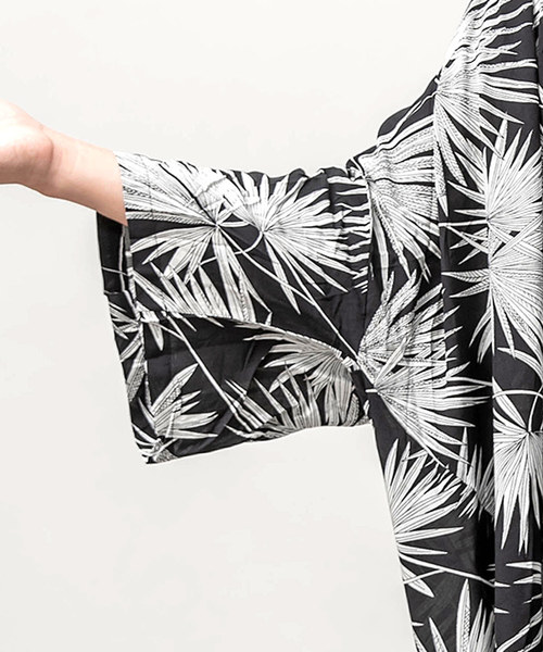 MinoriTY（マイノリティ）の「リーフ柄ＢＩＧシルエットドレープガウン（カーディガン/ボレロ・メンズ・ブラック/マスタード/ブルー系その他/ブルー系その他2・FREE）」の11枚目の写真