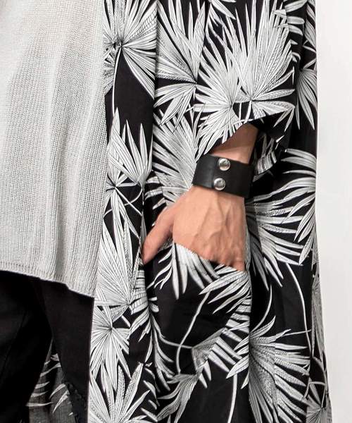 MinoriTY（マイノリティ）の「リーフ柄ＢＩＧシルエットドレープガウン（カーディガン/ボレロ・メンズ・ブラック/マスタード/ブルー系その他/ブルー系その他2・FREE）」の12枚目の写真