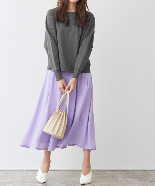 Pierrot(ピエロ)の「スウェットプルオーバー(スウェット・レディース・ブラック/ネイビー/アイボリー/杢グレー/チャコール/ベージュ系その他・M/L)」の12枚目の写真