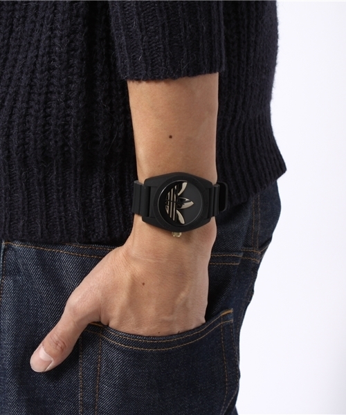 adidas(アディダス)の「SANTUAGO HARLEM GOLD ADH2912 UNISEX(アナログ腕時計・メンズ・ブラック×ゴールド・FREE)」の2枚目の写真