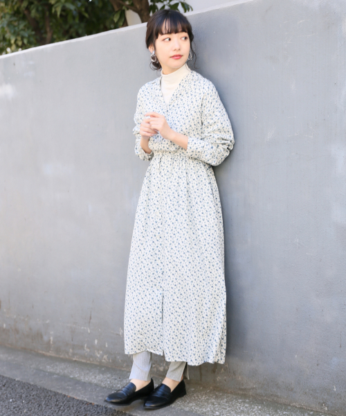 LOWRYS FARM（ローリーズファーム）の「カイキンシャツワンピース　823921（ワンピース・レディース・ホワイト系その他/ブラック系その他/ドット/カーキ/ベージュ・MEDIUM/LARGE）」の2枚目の写真