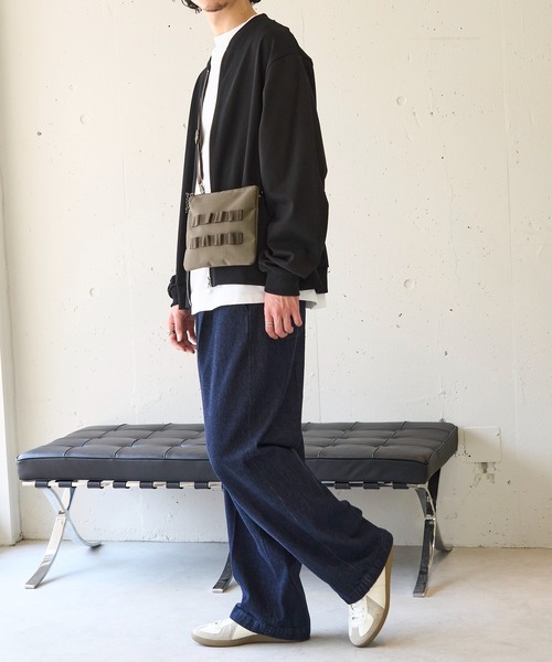 MAISON CLUB（メゾンクラブ）の「【MAISON CLUB】ミリタリーショルダーバック サコッシュ　/M-65 MA-1　スマホショルダー　ミニショルダー　軽量 /撥水（ショルダーバッグ・メンズ・ブラック/ネイビー/オフホワイト/グレー/モカ/グレー系その他2/ブラック系その他2/カーキ・FREE）」の11枚目の写真