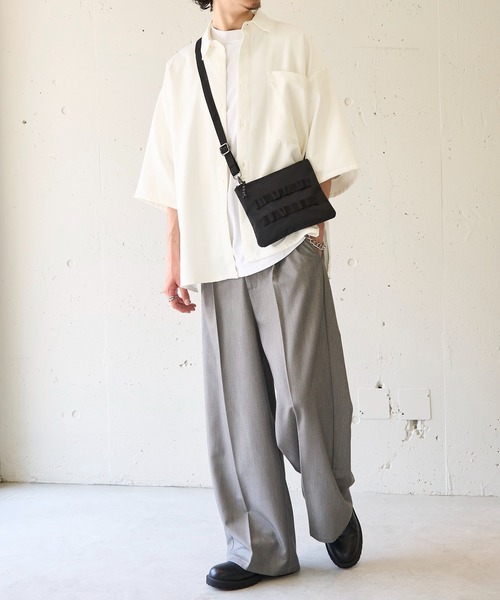 MAISON CLUB（メゾンクラブ）の「【MAISON CLUB】ミリタリーショルダーバック サコッシュ　/M-65 MA-1　スマホショルダー　ミニショルダー　軽量 /撥水（ショルダーバッグ・メンズ・ブラック/ネイビー/オフホワイト/グレー/モカ/グレー系その他2/ブラック系その他2/カーキ・FREE）」の17枚目の写真