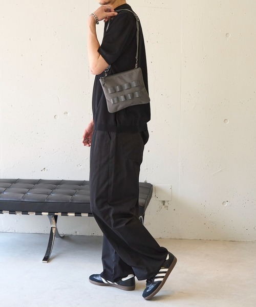 MAISON CLUB（メゾンクラブ）の「【MAISON CLUB】ミリタリーショルダーバック サコッシュ　/M-65 MA-1　スマホショルダー　ミニショルダー　軽量 /撥水（ショルダーバッグ・メンズ・ブラック/ネイビー/オフホワイト/グレー/モカ/グレー系その他2/ブラック系その他2/カーキ・FREE）」の22枚目の写真