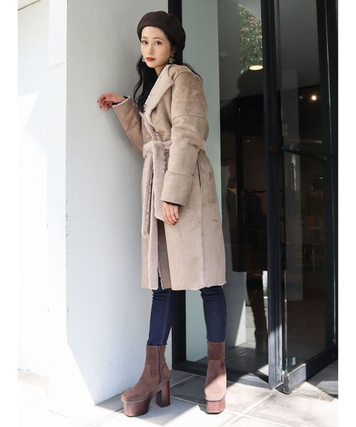 EMODA（エモダ）の「リバーロングコート（その他アウター・レディース・ブラック/ブラウン/ベージュ・FREE）」の4枚目の写真