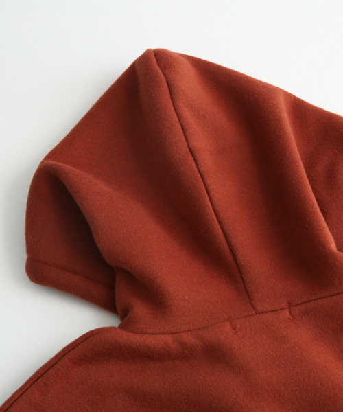 SUGAR BISKET（シュガービスケット）の「裏起毛フードパーカー（ワンピース・レディース・チャコールグレー/ブラック/アイボリー/チョコ/テラコッタ・フリー）」の12枚目の写真