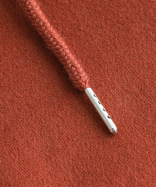 SUGAR BISKET（シュガービスケット）の「裏起毛フードパーカー（ワンピース・レディース・チャコールグレー/ブラック/アイボリー/チョコ/テラコッタ・フリー）」の8枚目の写真