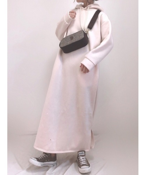 SUGAR BISKET（シュガービスケット）の「裏起毛フードパーカー（ワンピース・レディース・チャコールグレー/ブラック/アイボリー/チョコ/テラコッタ・フリー）」の17枚目の写真