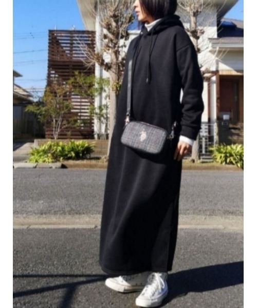 SUGAR BISKET（シュガービスケット）の「裏起毛フードパーカー（ワンピース・レディース・チャコールグレー/ブラック/アイボリー/チョコ/テラコッタ・フリー）」の14枚目の写真