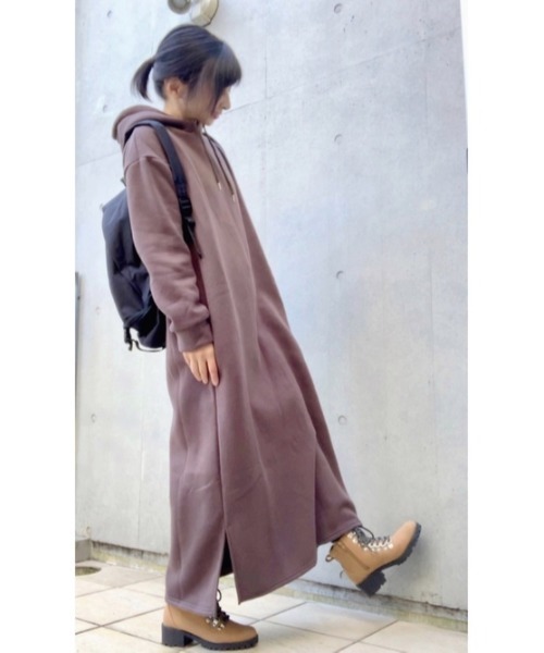 SUGAR BISKET（シュガービスケット）の「裏起毛フードパーカー（ワンピース・レディース・チャコールグレー/ブラック/アイボリー/チョコ/テラコッタ・フリー）」の18枚目の写真