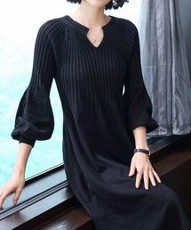 Vネックニットワンピース