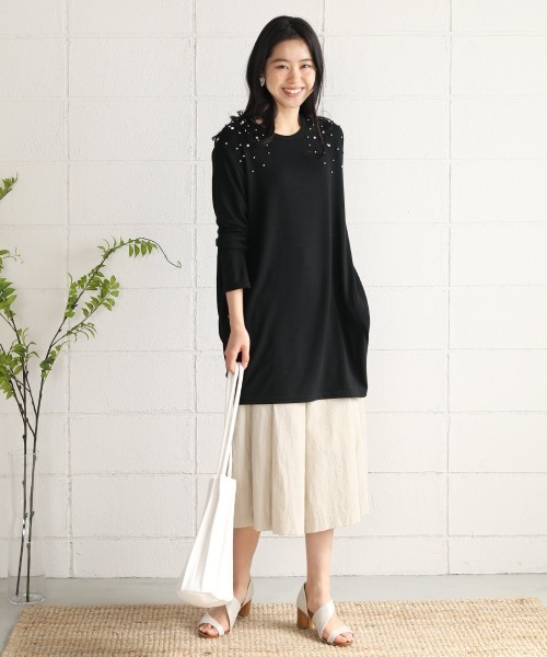 Bou Jeloud(ブージュルード)の「コクーンシルエット ビジューチュニック(Tシャツ/カットソー・レディース・グレー/レッド/ブラック/ネイビー・FREE)」の7枚目の写真
