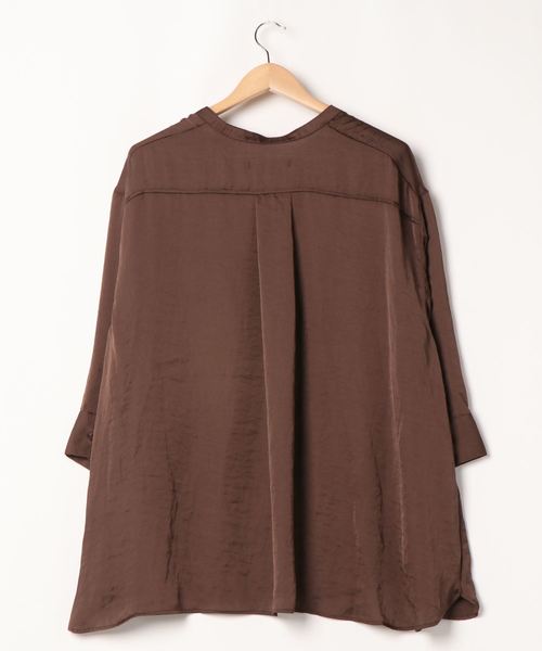 HONEYSUCKLE ROSE（ハニーサックルローズ）の「【HONEYSUCKLE ROSE】バンドカラーサテンシャツ（シャツ/ブラウス・レディース・オフホワイト/ブラウン/グレー・M/L）」の4枚目の写真