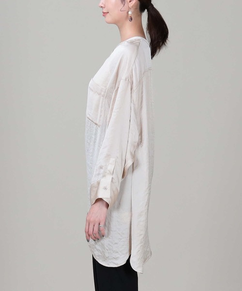 HONEYSUCKLE ROSE（ハニーサックルローズ）の「【HONEYSUCKLE ROSE】バンドカラーサテンシャツ（シャツ/ブラウス・レディース・オフホワイト/ブラウン/グレー・M/L）」の8枚目の写真