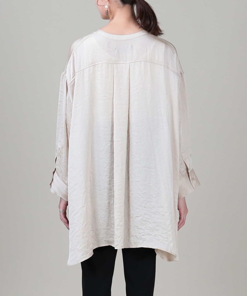 HONEYSUCKLE ROSE（ハニーサックルローズ）の「【HONEYSUCKLE ROSE】バンドカラーサテンシャツ（シャツ/ブラウス・レディース・オフホワイト/ブラウン/グレー・M/L）」の10枚目の写真