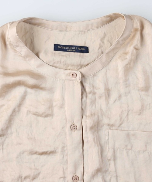 HONEYSUCKLE ROSE（ハニーサックルローズ）の「【HONEYSUCKLE ROSE】バンドカラーサテンシャツ（シャツ/ブラウス・レディース・オフホワイト/ブラウン/グレー・M/L）」の14枚目の写真