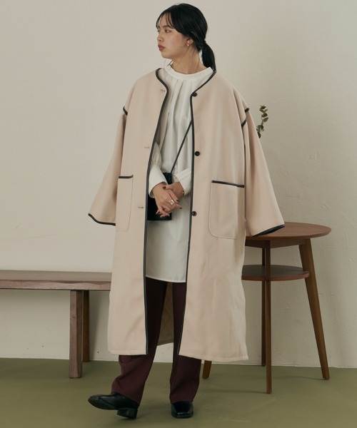 セール】【裏地キルティング付】ノーカラーパイピングガウンコート【低