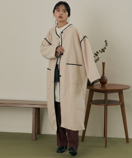 セール】【裏地キルティング付】ノーカラーパイピングガウンコート【低