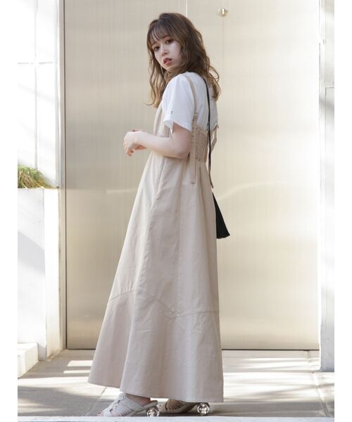 dazzlin(ダズリン)の「ストラップベルトステッチジャンスカ(ワンピース・レディース・ベージュ/オフホワイト/インディゴブルー/ブラウン・FREE)」の11枚目の写真