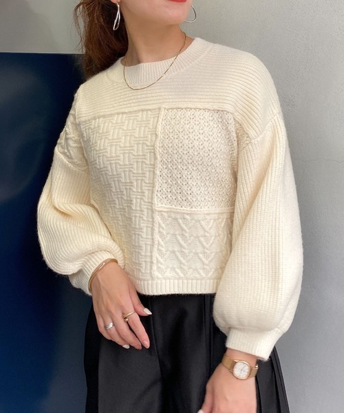 archives（アルシーヴ）の「パッチワークケーブルニットプルオーバー（ニット/セーター・レディース・オフホワイト/ブルー/モカ/グレイッシュベージュ・MEDIUM）」の2枚目の写真