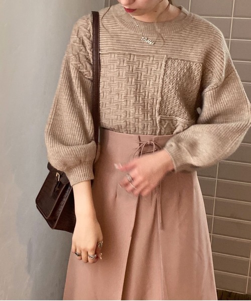 archives（アルシーヴ）の「パッチワークケーブルニットプルオーバー（ニット/セーター・レディース・オフホワイト/ブルー/モカ/グレイッシュベージュ・MEDIUM）」の3枚目の写真