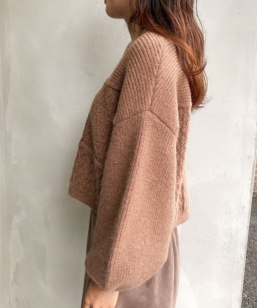 archives（アルシーヴ）の「パッチワークケーブルニットプルオーバー（ニット/セーター・レディース・オフホワイト/ブルー/モカ/グレイッシュベージュ・MEDIUM）」の22枚目の写真