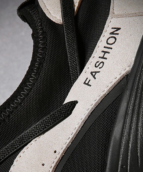 SVEC（シュベック）の「モノトーン デザイン スニーカー