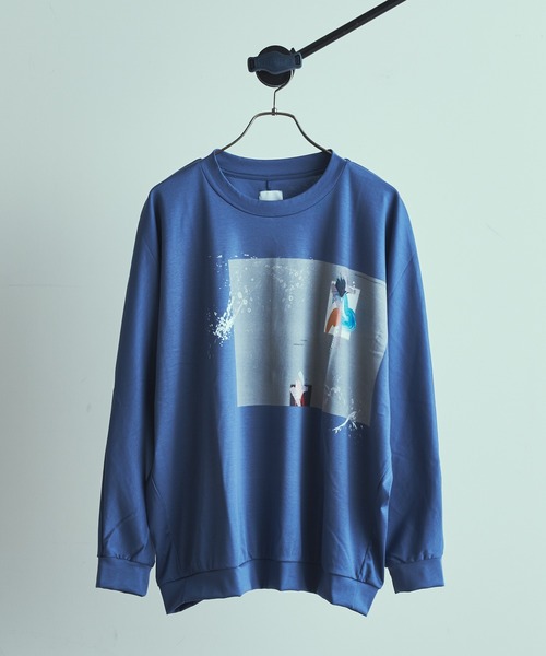 Lui's(ルイス)の「ドルマンnioプリントL/S tee(Tシャツ/カットソー)」|ブルー