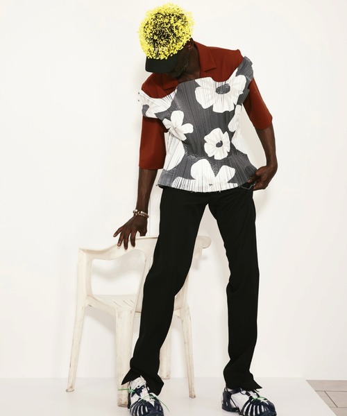 BOTTER（ボッター）の「【BOTTER】 PLEATED BAG TOP WITH WHITE FLOWER PRINT（Tシャツ/カットソー・メンズ・グレー・50）」の4枚目の写真