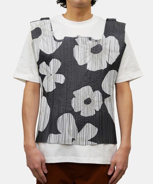 BOTTER（ボッター）の「【BOTTER】 PLEATED BAG TOP WITH WHITE FLOWER PRINT（Tシャツ/カットソー・メンズ・グレー・50）」の8枚目の写真