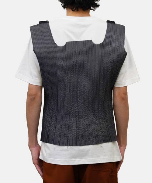 BOTTER（ボッター）の「【BOTTER】 PLEATED BAG TOP WITH WHITE FLOWER PRINT（Tシャツ/カットソー・メンズ・グレー・50）」の7枚目の写真