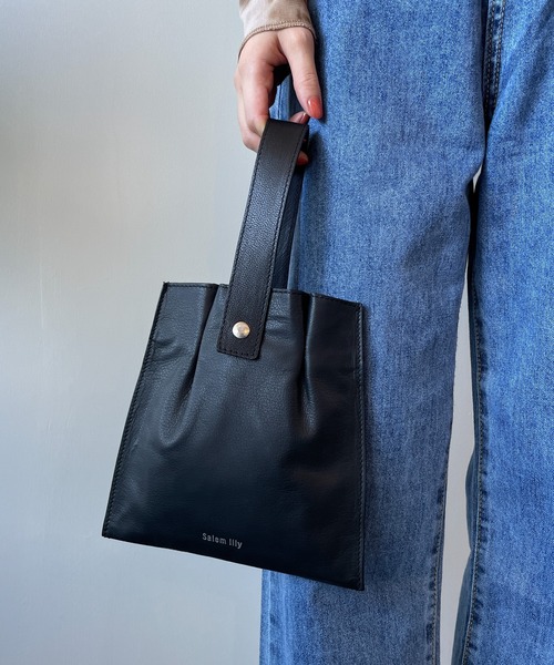 PUBLUX(パブリュクス)の「【SALEM LILY/サーレムリリー】スクエアミニワンハンドルレザーバッグ(ショルダーバッグ・レディース・ブラック/ベージュ・ONE SIZE)」の1枚目の写真