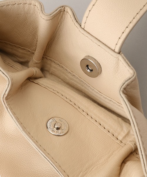 PUBLUX(パブリュクス)の「【SALEM LILY/サーレムリリー】スクエアミニワンハンドルレザーバッグ(ショルダーバッグ・レディース・ブラック/ベージュ・ONE SIZE)」の13枚目の写真