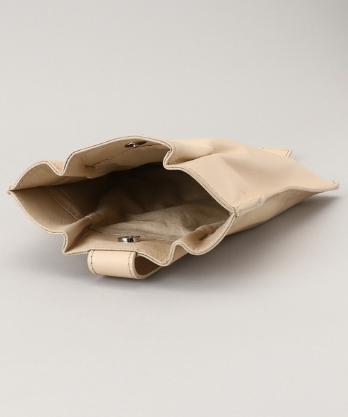 PUBLUX(パブリュクス)の「【SALEM LILY/サーレムリリー】スクエアミニワンハンドルレザーバッグ(ショルダーバッグ・レディース・ブラック/ベージュ・ONE SIZE)」の8枚目の写真