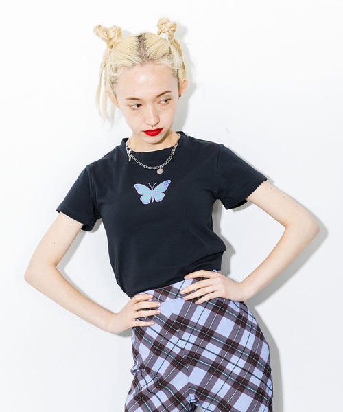 X-girl（エックスガール）の「BUTTERFLY S/S BABY TEE（Tシャツ/カットソー・レディース・ホワイト/ブラック/グリーン・SMALL/MEDIUM）」の11枚目の写真