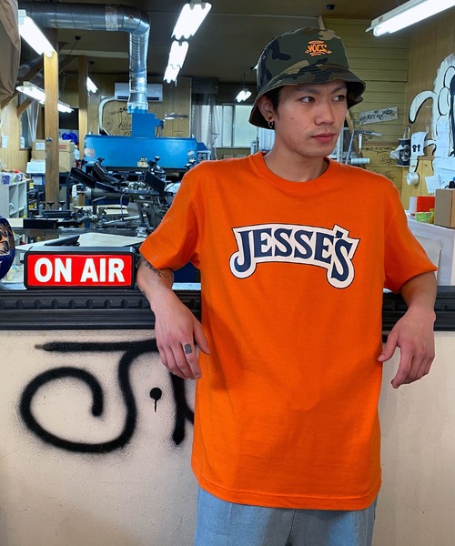 JSF（ジェイエスエフ）の「【ZOZO限定】JESSSE'S TEE（Tシャツ/カットソー・メンズ・ホワイト/ネイビー/オレンジ・XX-LARGE/LARGE/MEDIUM/X-LARGE/SMALL）」の3枚目の写真