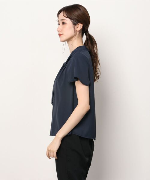 TRUDEA(トルディア)の「とろみボウタイブラウス(シャツ/ブラウス・レディース・ベージュ/ネイビー/ホワイト/グレイッシュベージュ/ミント・LARGE/MEDIUM)」の6枚目の写真