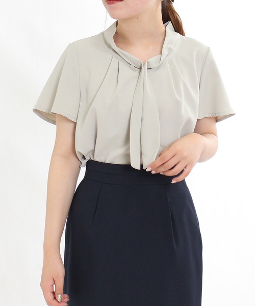 TRUDEA(トルディア)の「とろみボウタイブラウス(シャツ/ブラウス・レディース・ベージュ/ネイビー/ホワイト/グレイッシュベージュ/ミント・LARGE/MEDIUM)」の5枚目の写真