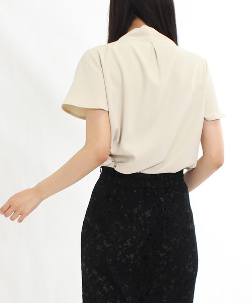 TRUDEA(トルディア)の「とろみボウタイブラウス(シャツ/ブラウス・レディース・ベージュ/ネイビー/ホワイト/グレイッシュベージュ/ミント・LARGE/MEDIUM)」の19枚目の写真