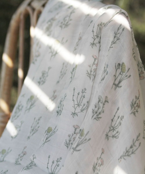 aden + anais （エイデンアンドアネイ）の「スワドル 3枚入り（おくるみ・キッズ・スカイブルー/ローズ/ホワイト×ピンク/ホワイト×ブラウン・FREE）」の13枚目の写真