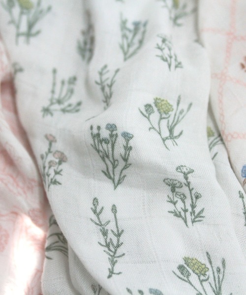 aden + anais （エイデンアンドアネイ）の「スワドル 3枚入り（おくるみ・キッズ・スカイブルー/ローズ/ホワイト×ピンク/ホワイト×ブラウン・FREE）」の15枚目の写真